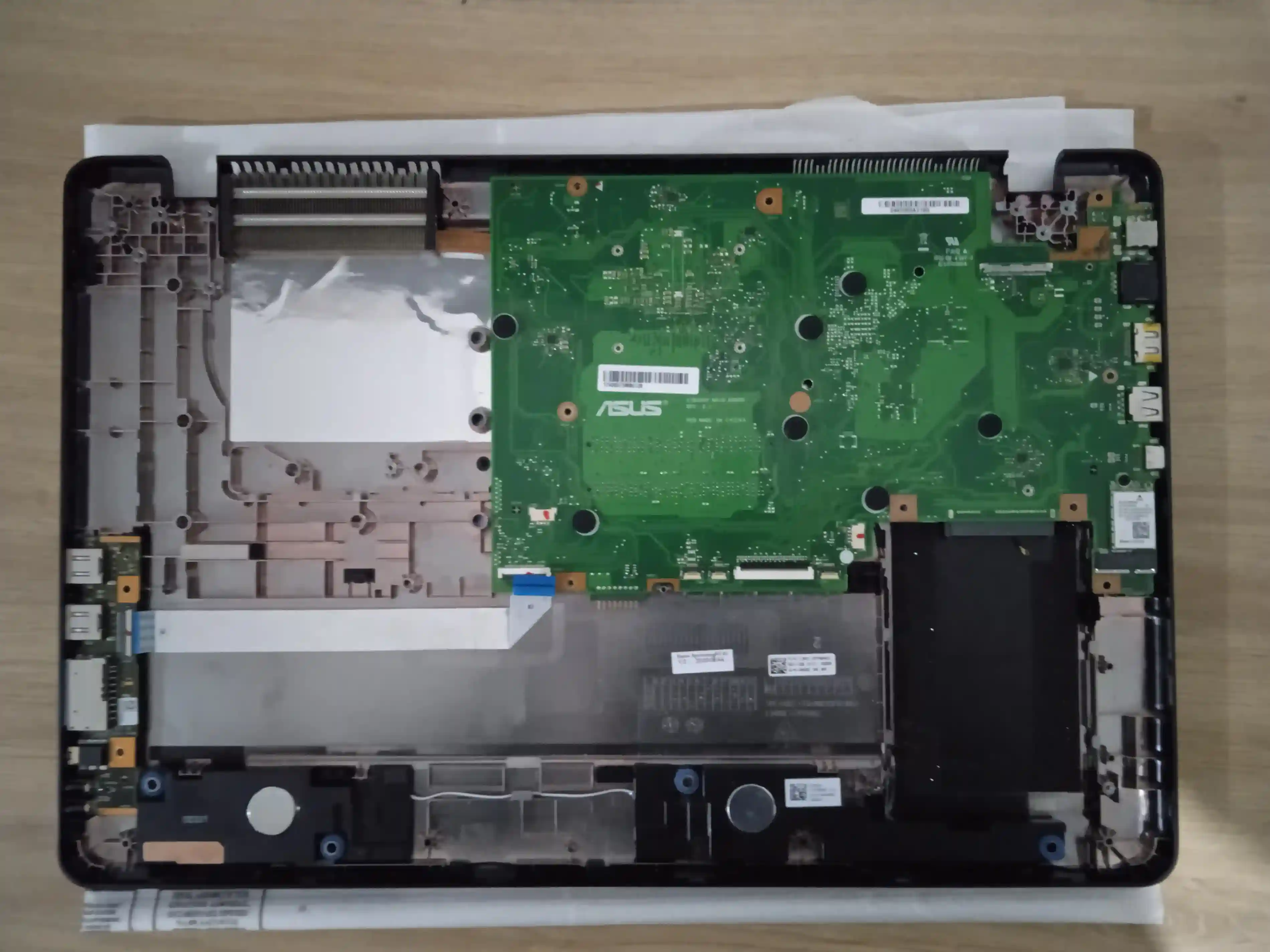 Image de  ASUS <br><br> Charnière