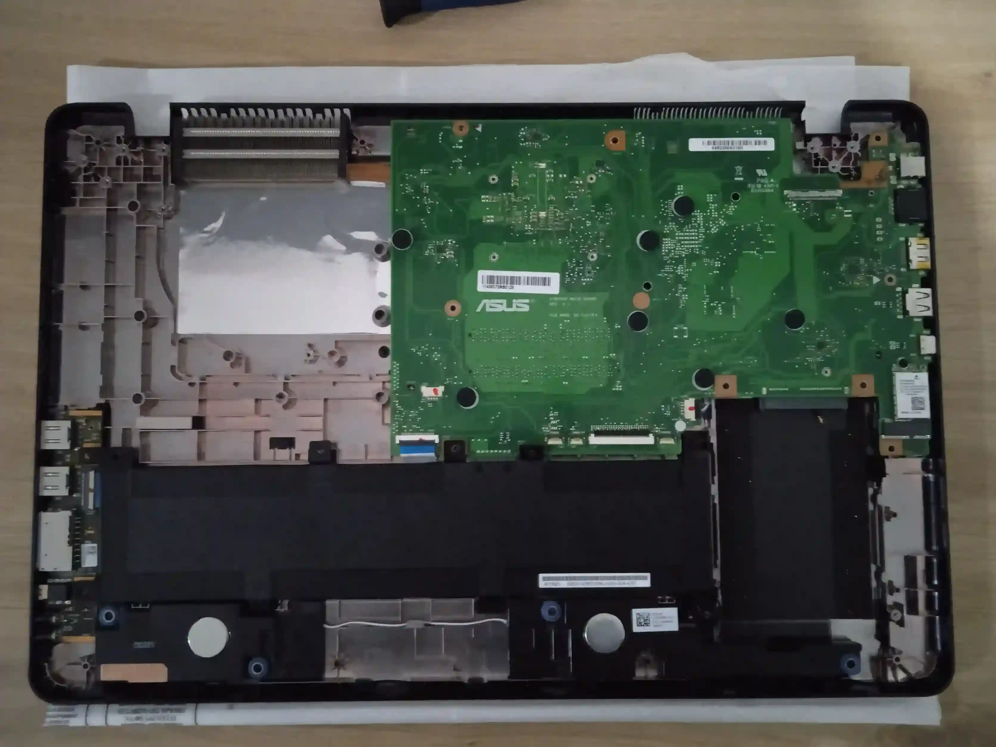 Image de  ASUS <br><br> Charnière