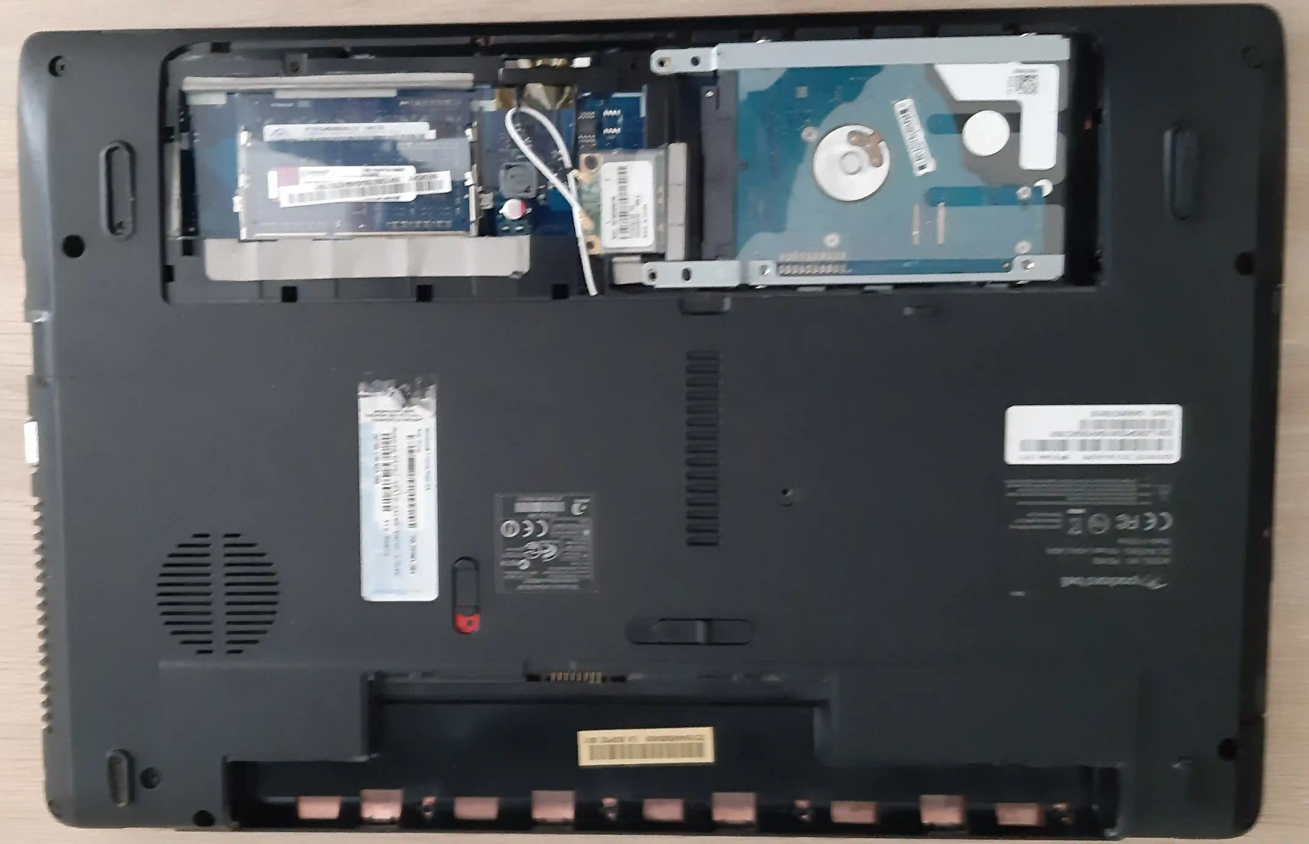 Image de  PACKARD-BELL <br><br>Changement dalle